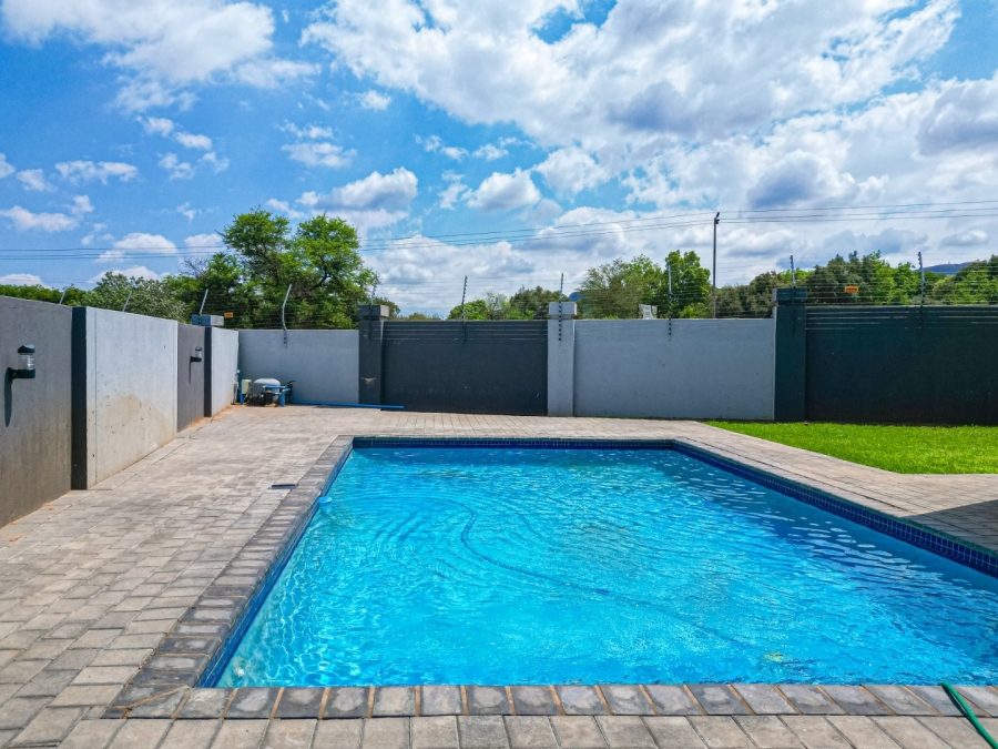 6 Bedroom Property for Sale in Gateway Manor North West